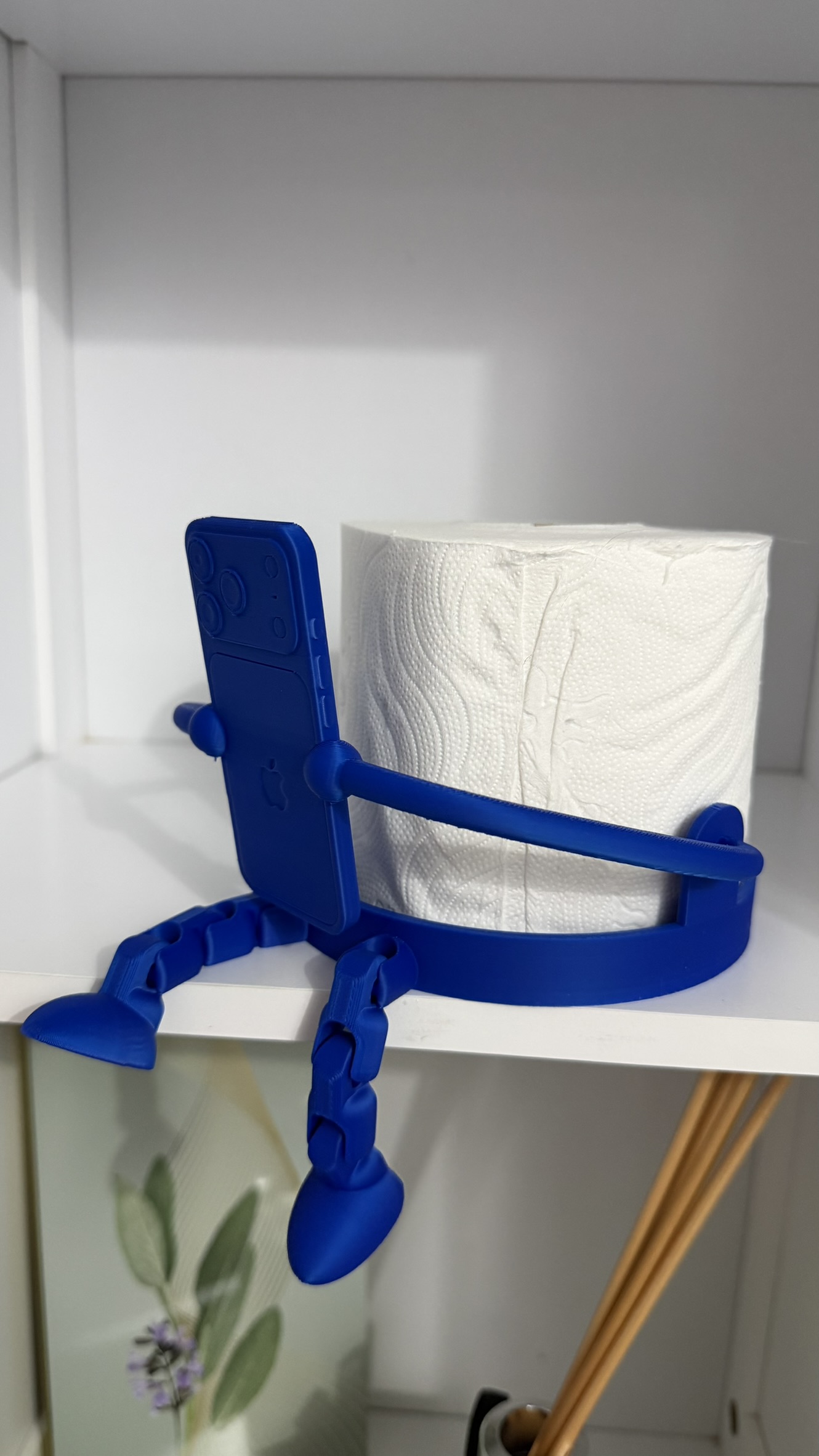 Porta rotolo blu con supporto smartphone e gambe articolate