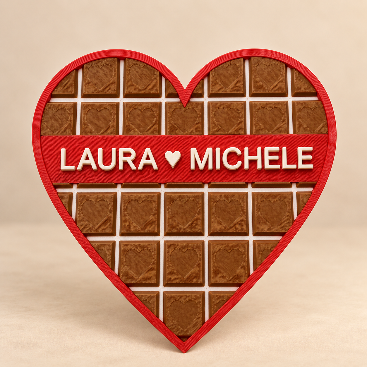Scatola a cuore personalizzata con i nomi Laura e Michele
